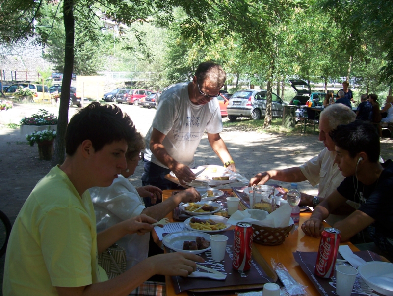  Image name: Estate006.jpg 
 width: 801 pixel 
 height: 602 pixel 
 Size: 480381 bytes 
 Click to enlarge 